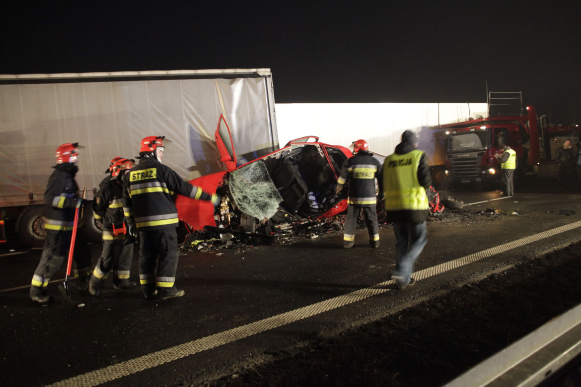 Śląskie: Karambol ok. 80 aut na drodze do Cieszyna. Zginęła jedna osoba. Trasa S1 zablokowana