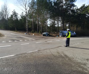 Wypadek na ul. Kościuszki w Siemiatyczach. Zderzenia busa z audi. Dwie osoby zabrane do szpitala [ZDJĘCIA]