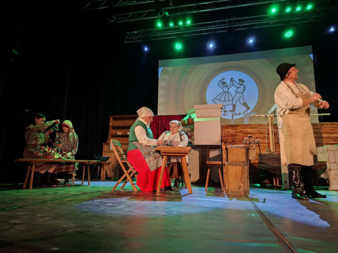 Starachowice tętnią tradycją! Trwa pierwszy Festiwal Kół Gospodyń i Gospodarzy Wiejskich „Lokalne pasje”