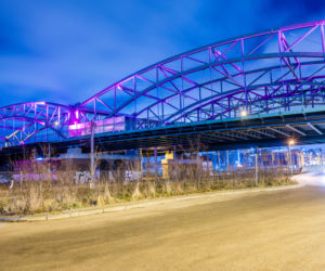 Iluminacje w Gdańsku w geście solidarności z osobami i rodzinami dotkniętymi chorobami rzadkimi.