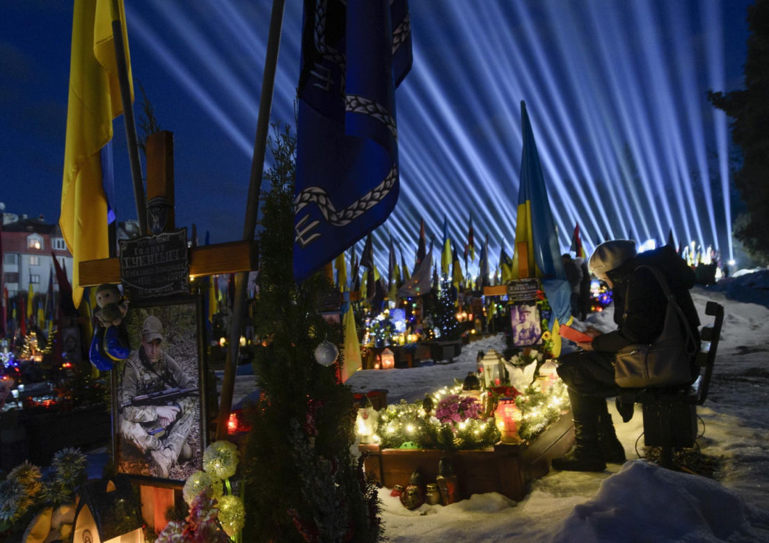 Nie da się przyzwyczaić do krwi i strachu". Czwarta rocznica wojny w Ukrainie