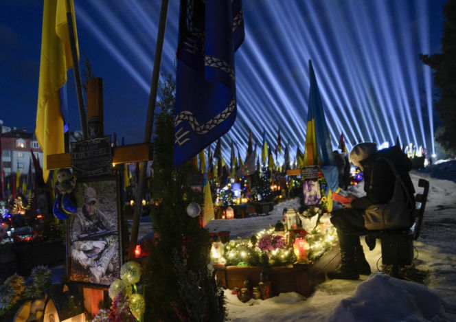 Nie da się przyzwyczaić do krwi i strachu". Czwarta rocznica wojny w Ukrainie