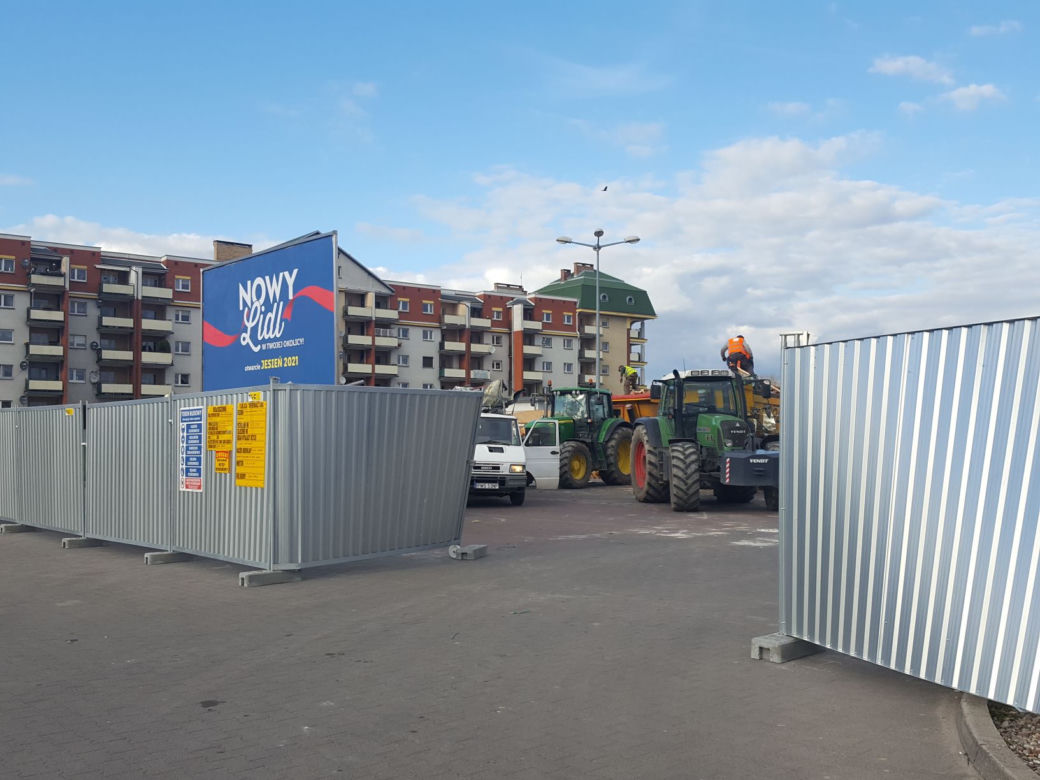 Po starym markecie prawie nie ma śladu. Nowy jesienią