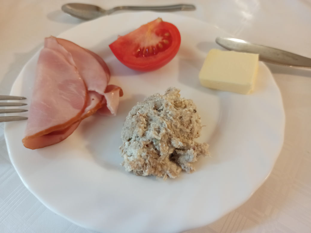 Posiłki w sanatorium. Tym nas karmią na śniadanie, obiad i kolację