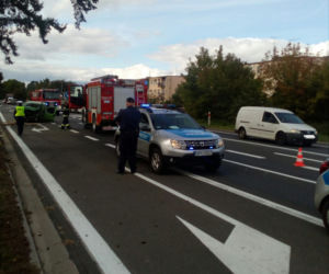 Daleszynek: Z dużą prędkością uderzył w drzewo! Zmarł w szpitalu