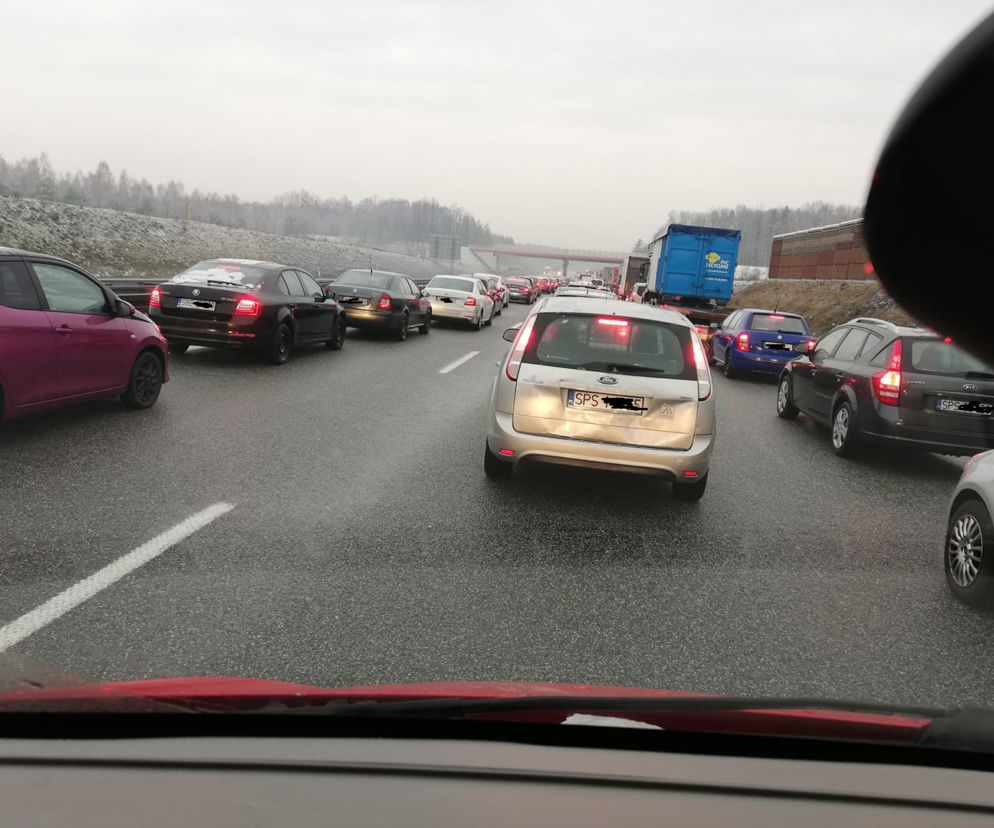 Wypadek na autostradzie A1 koło Knurowa. Potężne korki w stronę Gliwic i Katowic