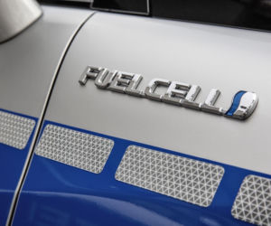 Toyota Mirai policyjnym radiowozem 
