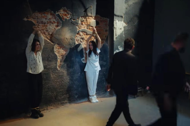 Dziedzictwo, odcinek 890: Trucizna więzi Nanę i Nazli, a Ayse i Ferit starają się o dobre relacje - wszystko dla Dogi