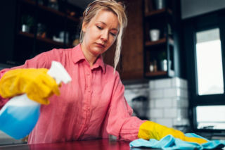 Zmieszaj te dwa składniki, zapomnisz o kurzu na miesiąc. Sekretem jest produkt, który masz w domu