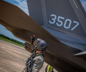 Polskie F-35 w powietrzu. Rajd Powitanie z Polską nad największymi miastami