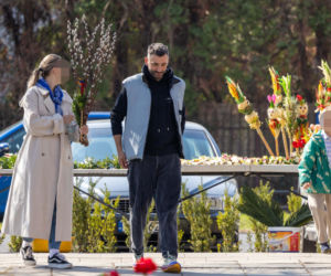 Rafał Maserak tańczący z palmami