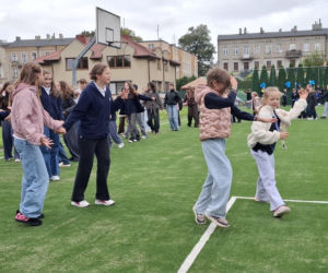 Zmodernizowane boisko przy Szkole Podstawowej Sióstr Nazaretanek w Kaliszu już otwarte