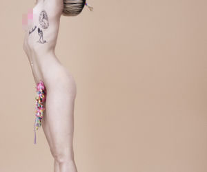 Nagie zdjęcia Miley Cyrus. Pokazała WSZYSTKO! [DUŻO ZDJĘĆ]