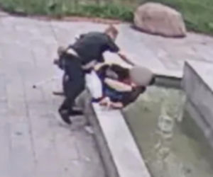 Przysiadł na brzegu fontanny. Nagle podbiegli dwaj mężczyźni i zaczęli go topić! Horror w Łodzi