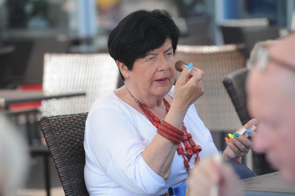  Joanna Senyszyn w czerwonych koralach  