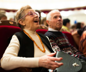 Ulgi dla seniorów na podróże i kulturę. Kiedy wystarczy dowód, a kiedy legitymacja emeryta?