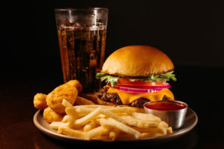 Amerykański fast food wchodzi do Polski. W USA bije rekordy popularności