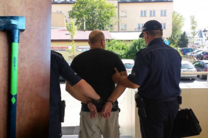 Gonił dziecko z siekierą Konstancin-Jeziorna