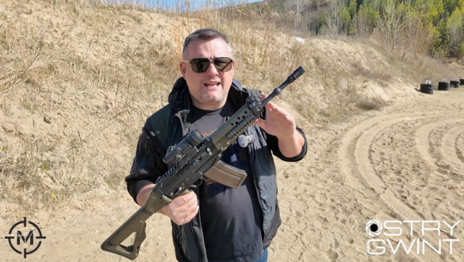 Karabin SIG 553 - niezawodność Kałasznikowa w szwajcarskim wydaniu