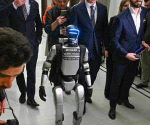 Robot humanoidalny Edward Warchocki w Sejmie
