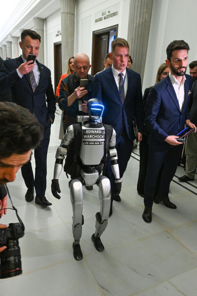 Robot humanoidalny Edward Warchocki w Sejmie