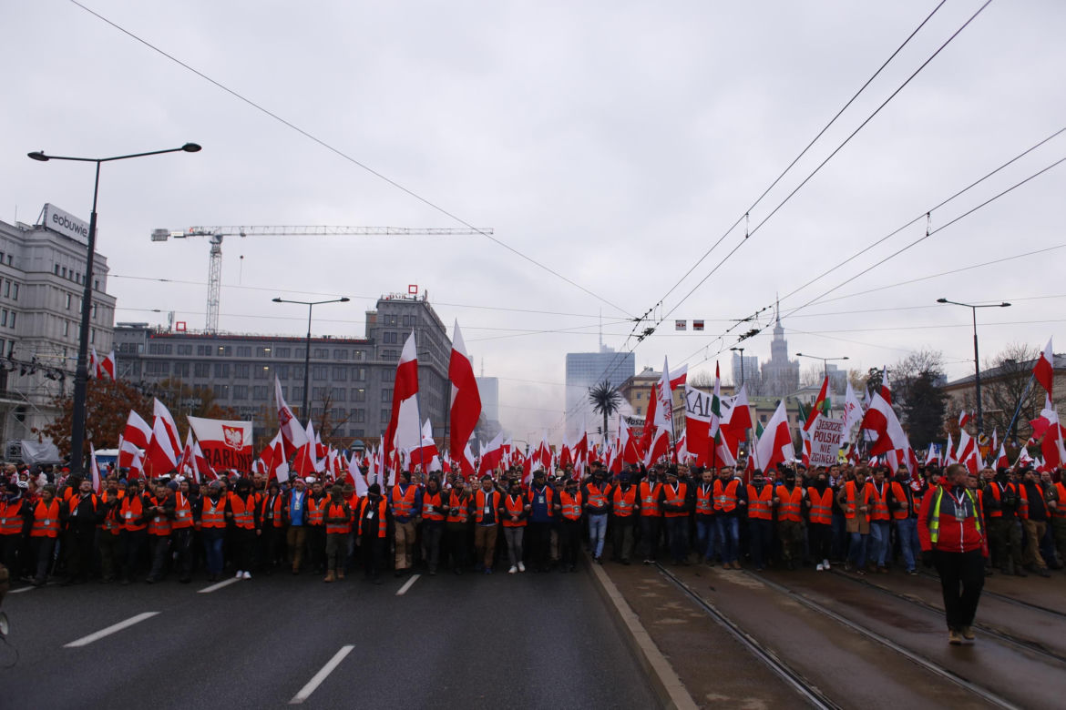 Marsz Niepodległości 2023 Warszawa. ZDJĘCIA. Tak stolica wygląda 11 listopada! GALERIA cz. 1