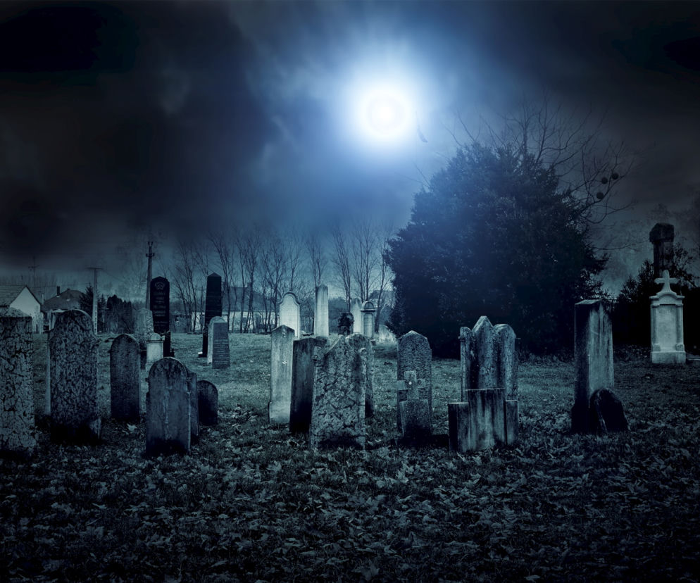 Cmentarz nocą