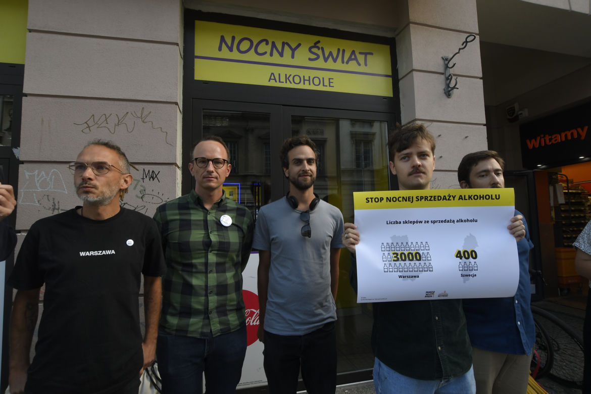 Nocna prohibicja w Warszawie. Aktywiści chcą zakazu sprzedaży alkoholu po godz. 22 