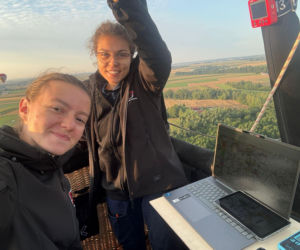 Szokujący wypadek! Balon uderzył w blok, jedna osoba nie żyje