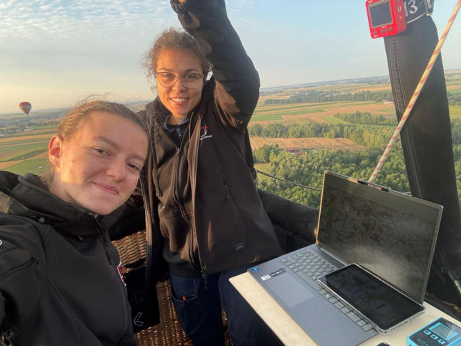 Szokujący wypadek! Balon uderzył w blok, jedna osoba nie żyje
