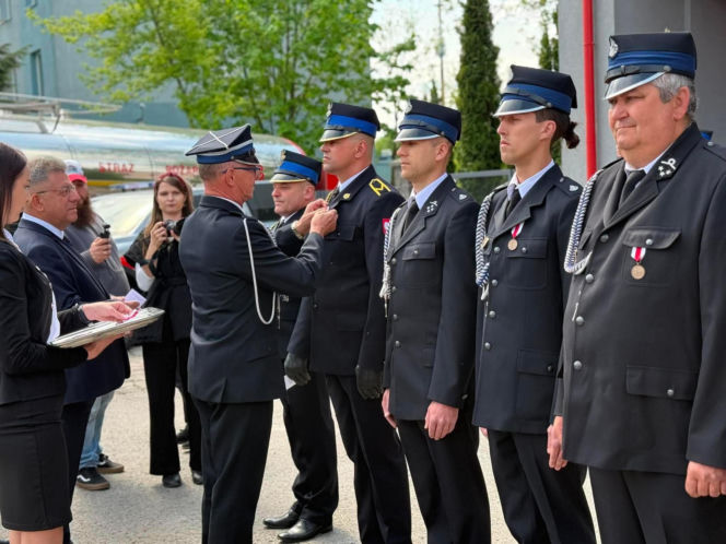 Uroczyste Obchody Dnia Strażaka w Starachowicach. Odznaczenia, awanse i wyróżnienia dla strażaków