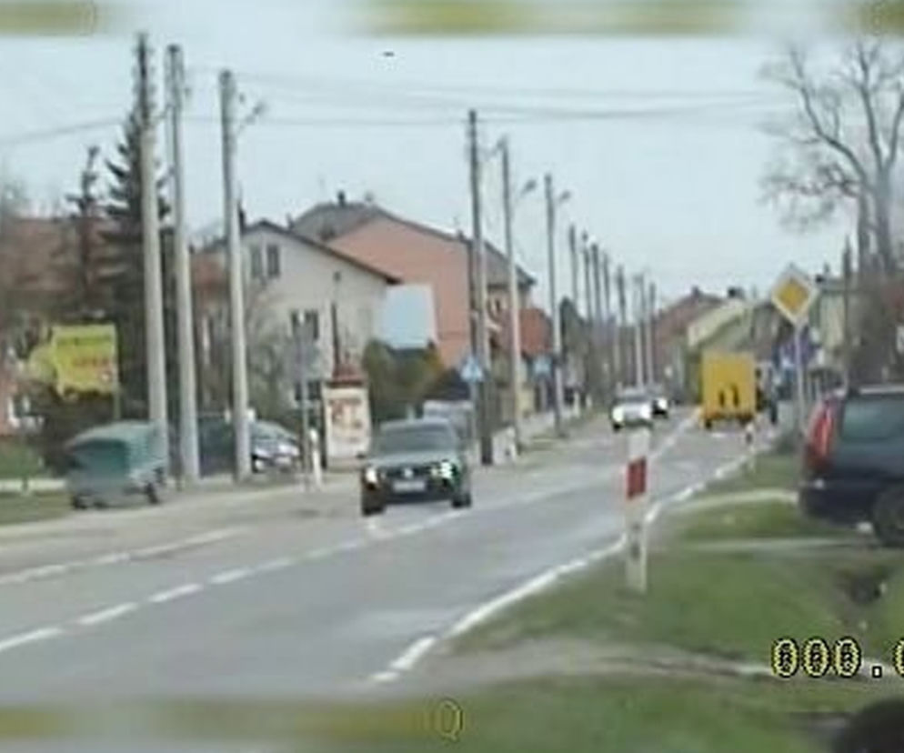 Zgubił przyczepkę i... pojechał dalej! Wszystko nagrała kamera!