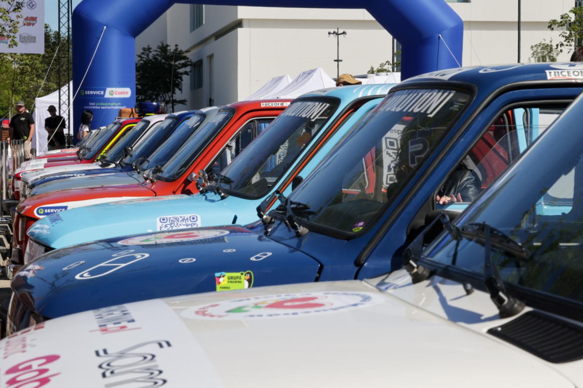 98 Fiatów 126p jedzie trasą wokół Bałtyku