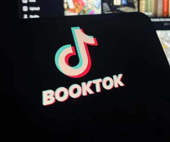 Jeden z największych hitów BookToka trafi na ekran. Niestety nie mam dobrych wieści