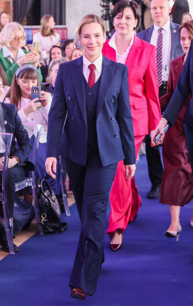 Marta Nawrocka w garniturach