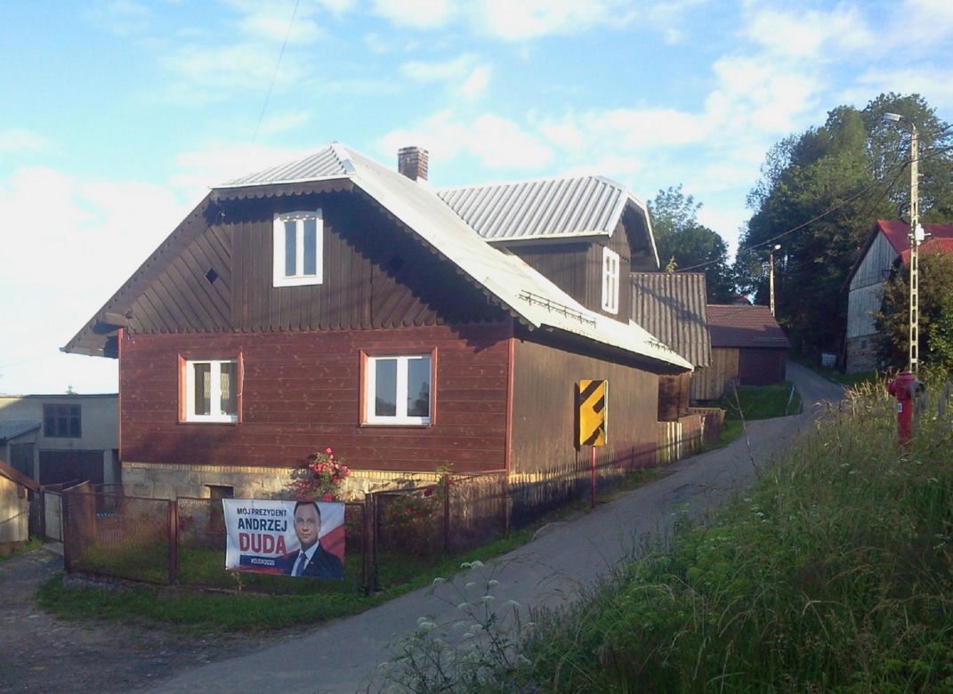 Niezwykła wieś w Beskidach na granicy trzech państw