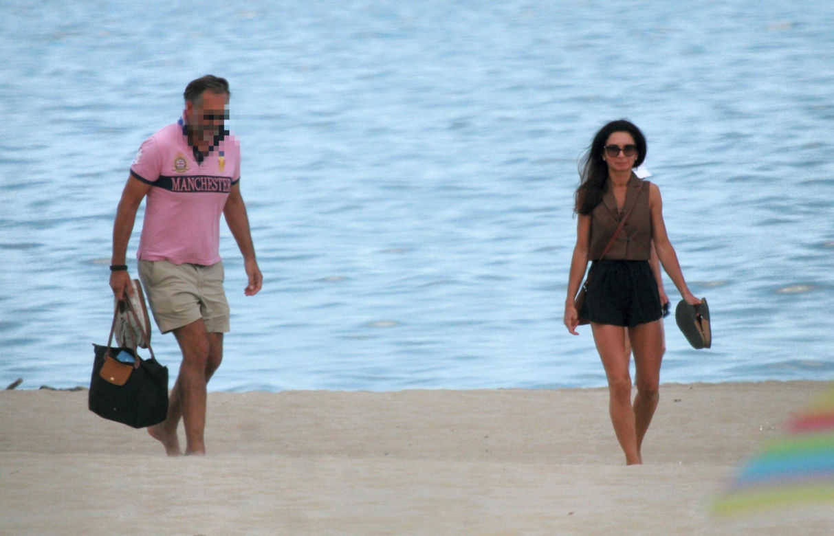 Marta Kaczyńska z mężem na plaży
