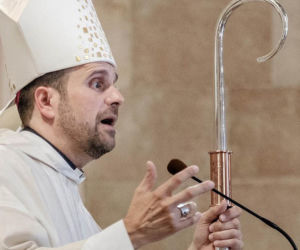 Biskup zakochał się i wziął ślub! Skandal w Hiszpanii
