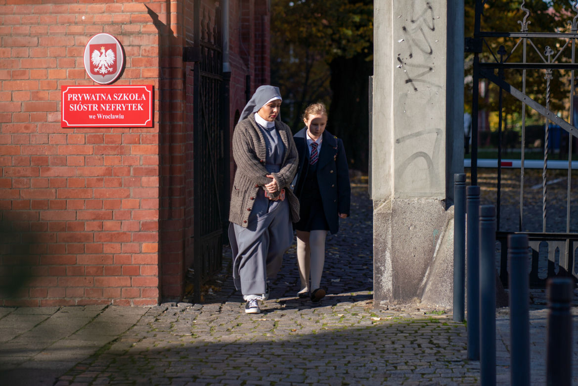Pierwsza miłość, Julka (Łucja Kawczak), Dominika (Aneta Zając)
