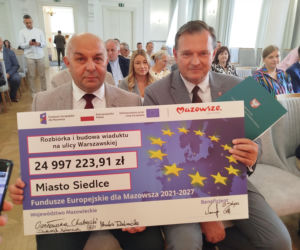 Dwie lokalne inwestycje z wysokim wsparciem unijnym. Umowy na budowę wiaduktu warszawskiego w Siedlcach i rozwój bioróżnorodności w Mrozach – już podpisane!