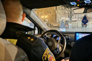 Kobieta pobita i spryskana gazem na rynku w Krakowie. Miała rozerwane ucho