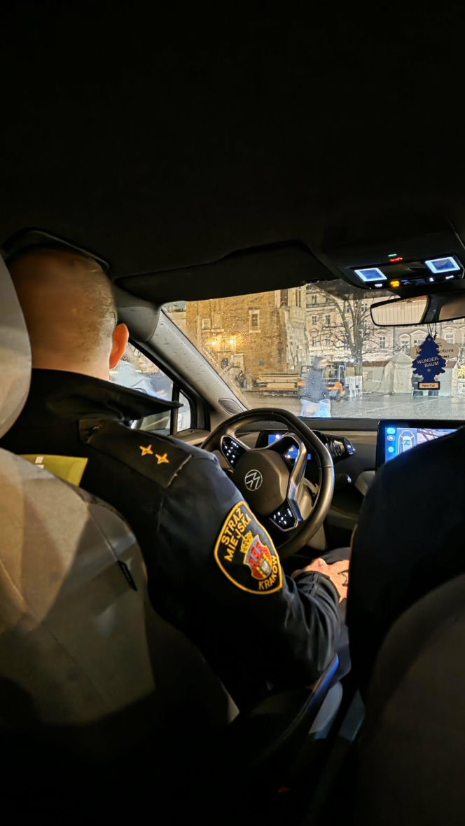 Kobieta pobita i spryskana gazem na rynku w Krakowie. Miała rozerwane ucho