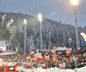 Tłumy kibiców pod Wielką Krokwią w Zakopanem