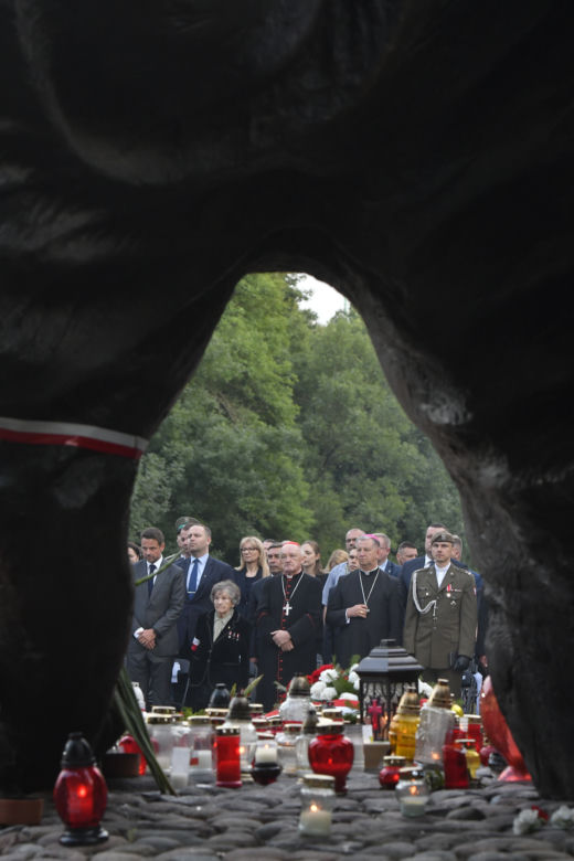 Pomnik i uroczystość na Woli z innej perspektywy
