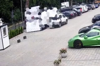 W biały dzień ukradli jaskrawe Ferrari warte MILIONY! Moment kradzieży nagrała kamera monitoringu [WIDEO]