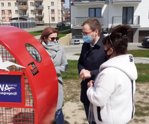 Podwójne serce na nakrętki stanęło na iławskim osiedlu Piastowskim