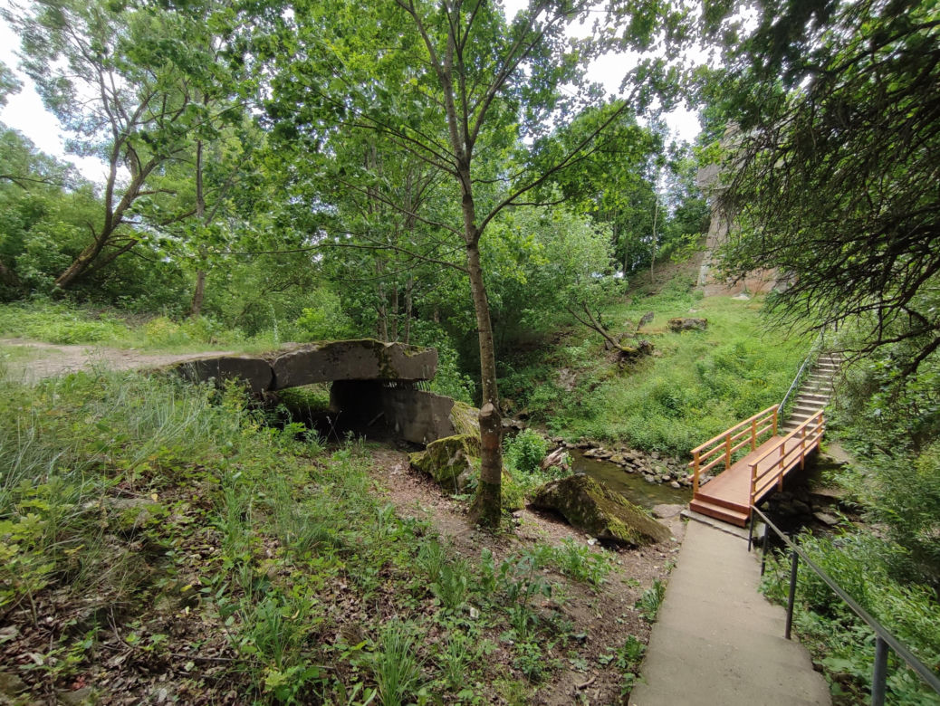 Zwalony most w Grądach Kruklaneckich