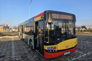 „Gość” w taborze MZK w Lesznie. Miejski przewoźnik wypożyczył autobus z innego miasta [ZDJĘCIA]