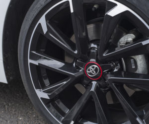 Toyota Corolla GR Sport 2.0 Hybrid Dynamic Force 184 KM e-CVT vs. Volkswagen Golf 8 1.5 eTSI 150 KM Style DSG7