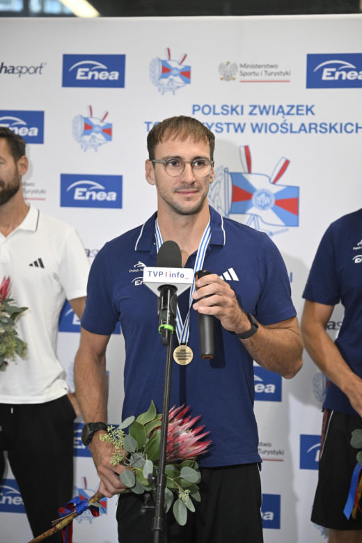 Kibice w szoku! Czekali na siatkarzy, a tu nagle wyszli polscy złoci medaliści